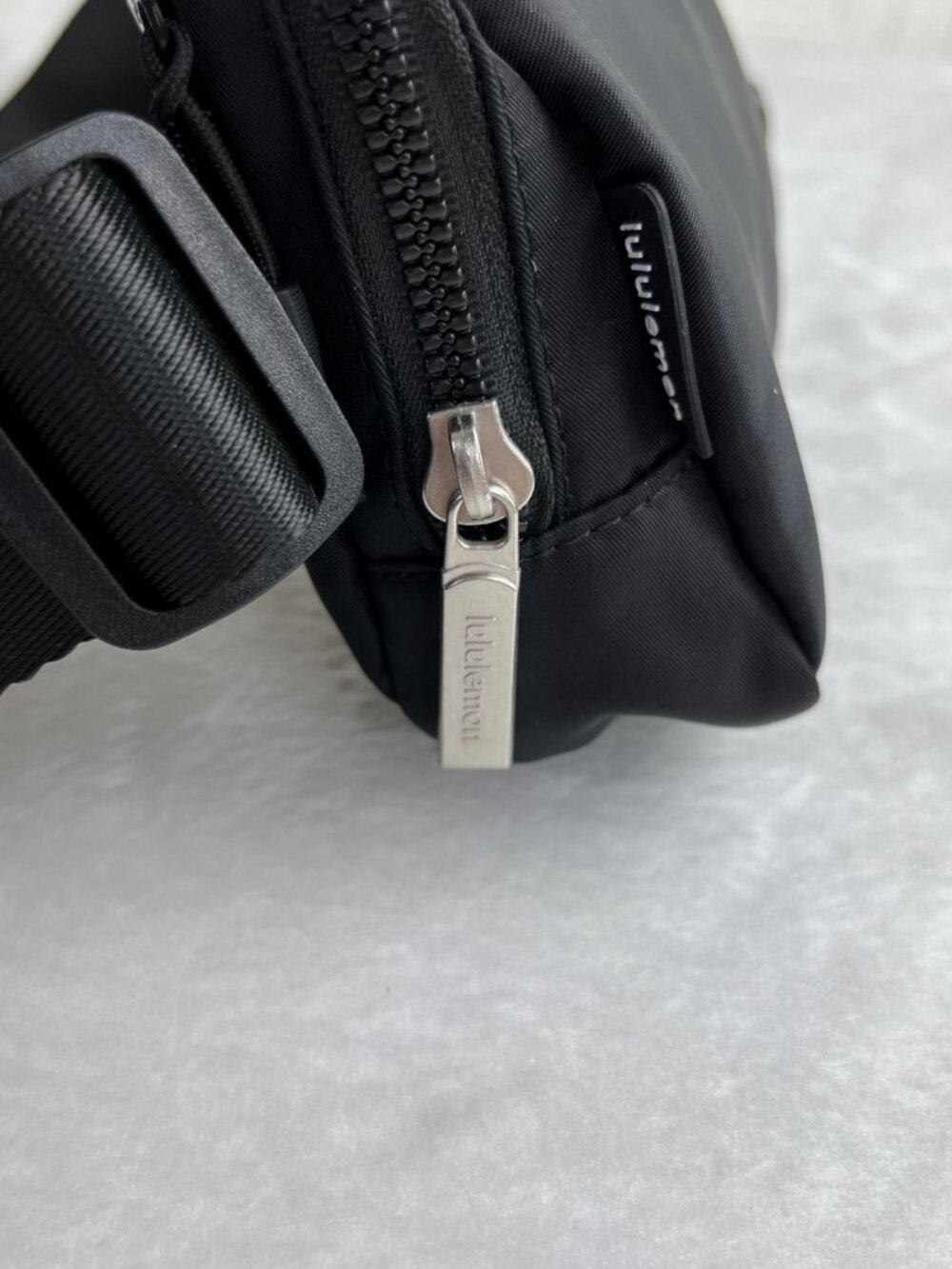 Lululemon Everywhere Belt bag - Picture 5 of 11
